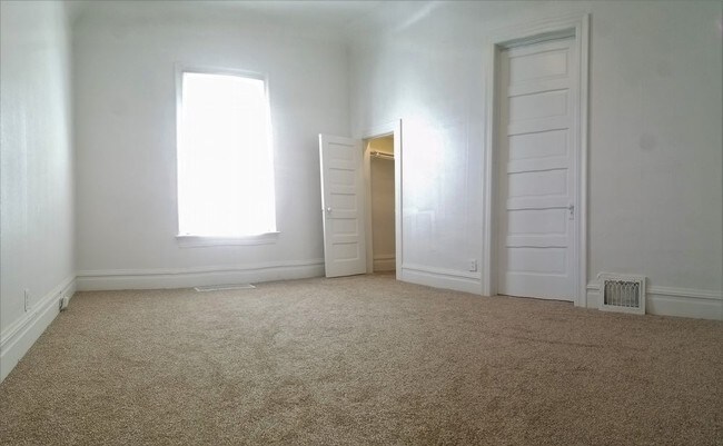 Building Photo - 265 E 400 N