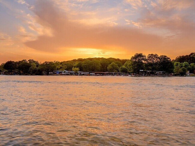 Foto del edificio - 2904 Rivercrest Dr