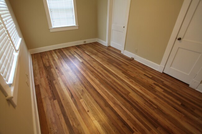 Building Photo - 3bed/2bath House off of Wire Road. Rental includes water!