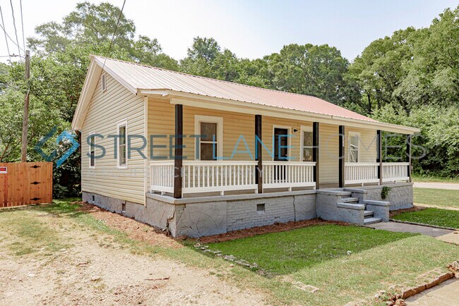 Building Photo - Charming 3 Bedroom in LaGrange!