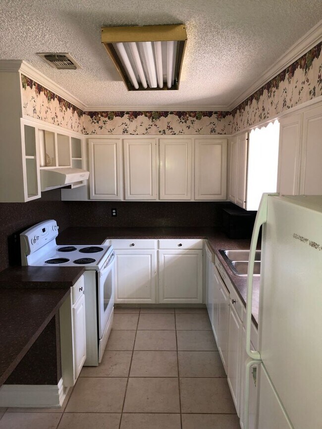 Building Photo - Coming Soon! Southern Hills! Newly Remodeled!