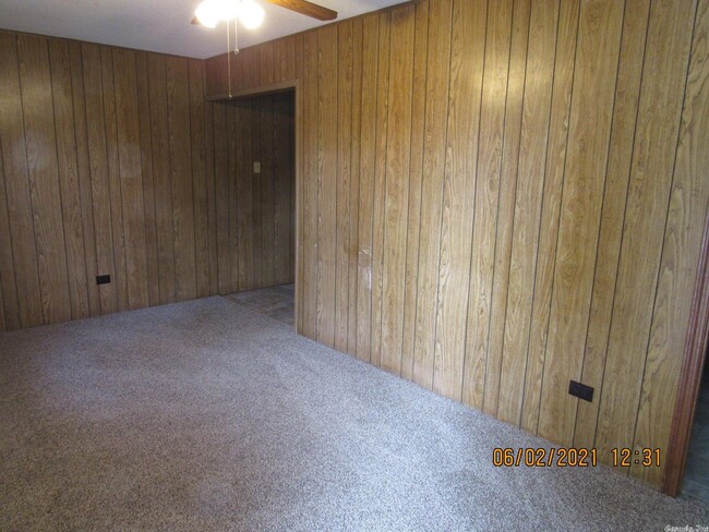 Building Photo - 1313 McNutt Rd