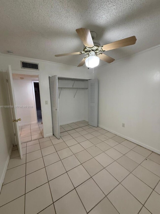 Foto del edificio - 9520 SW 8th St