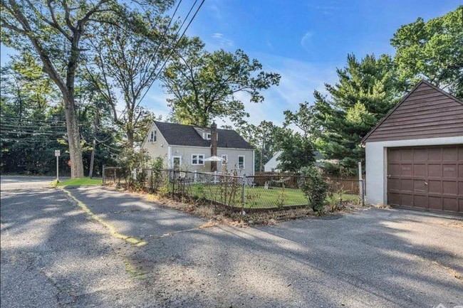 Building Photo - 402 Ryders Ln
