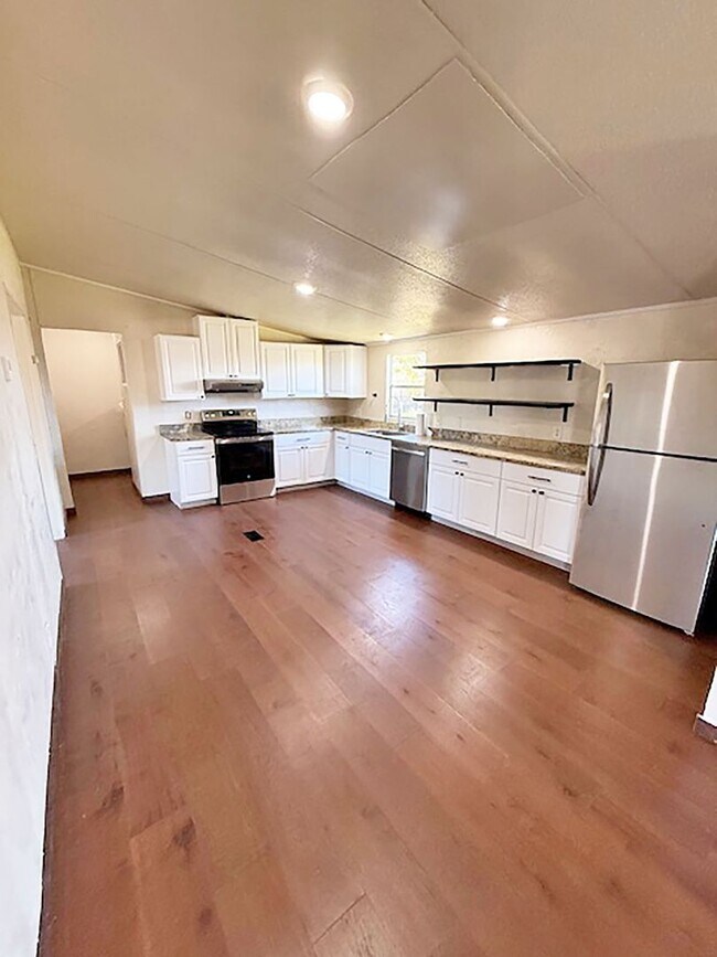 Foto del edificio - Beautiful 4 Bedroom 2 Bath manufactured home in Rhome Texas on 2 acres.