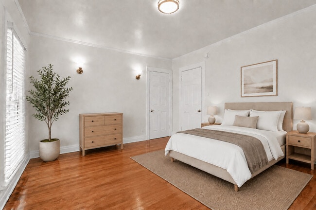 Building Photo - 419 N Van Ness Ave