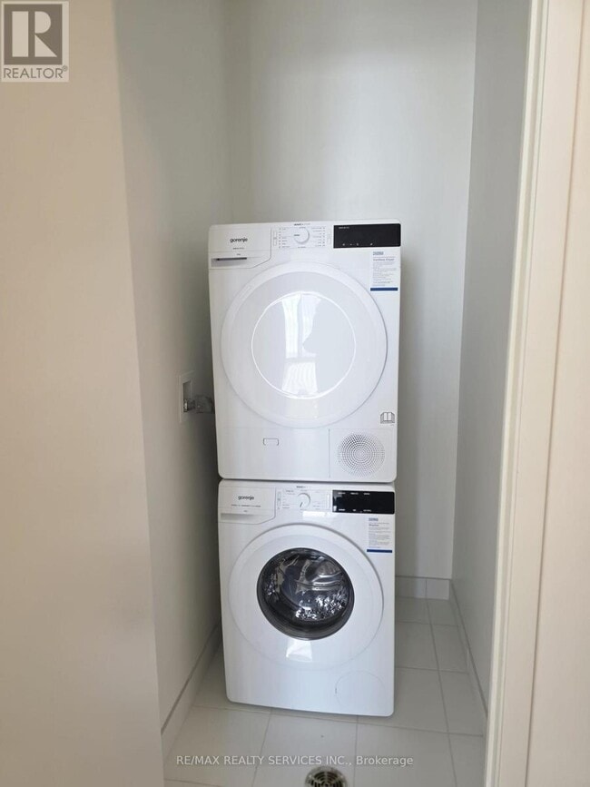 Building Photo - 28 Interchange Wy