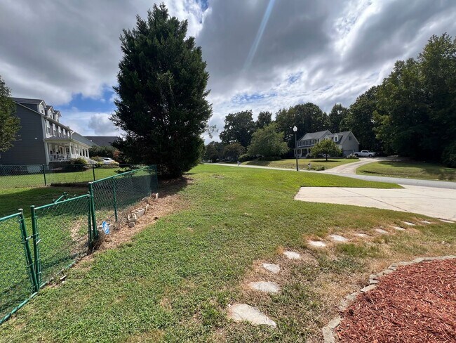 Building Photo - Charming 4BD, 3BA Raleigh Home on a Large ...