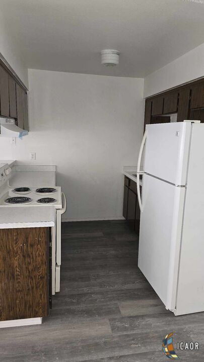 Building Photo - 455 W Orange Ave