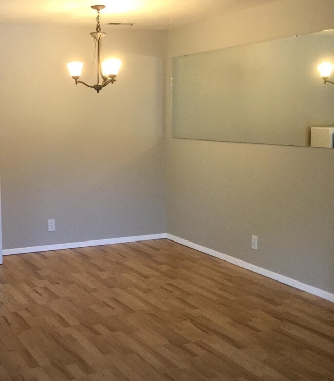 Building Photo - 3134 S Gekeler Ln