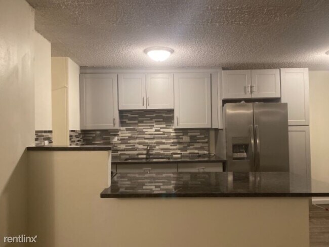 Building Photo - 2 br, 1 bath Condo - 1633 W Thome Ave