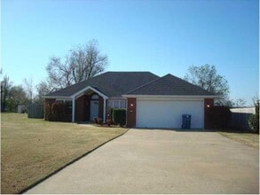 Building Photo - 708 Arcadia Dr
