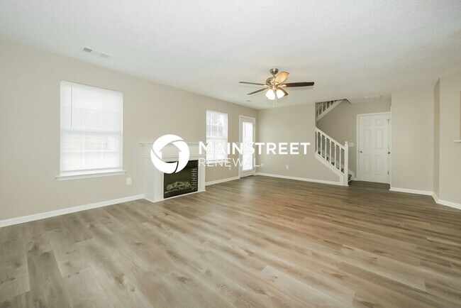 Foto del edificio - 4 Bedroom Pet-Friendly Home in HAMPTON, GA with Main Street Renewal