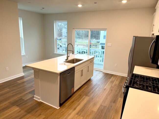 Building Photo - 531 Cooper St