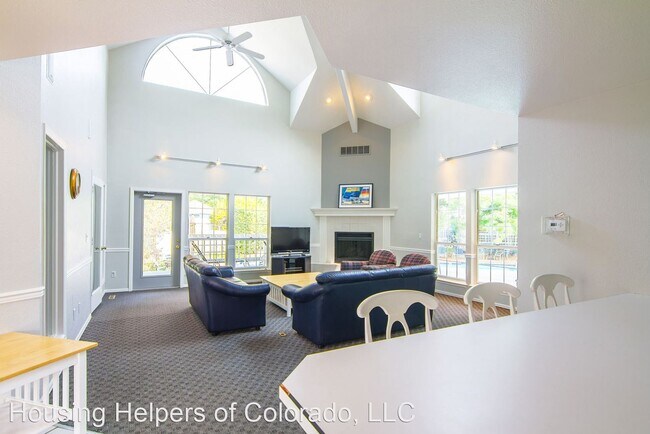 Foto del edificio - 7402 Singing Hills Dr