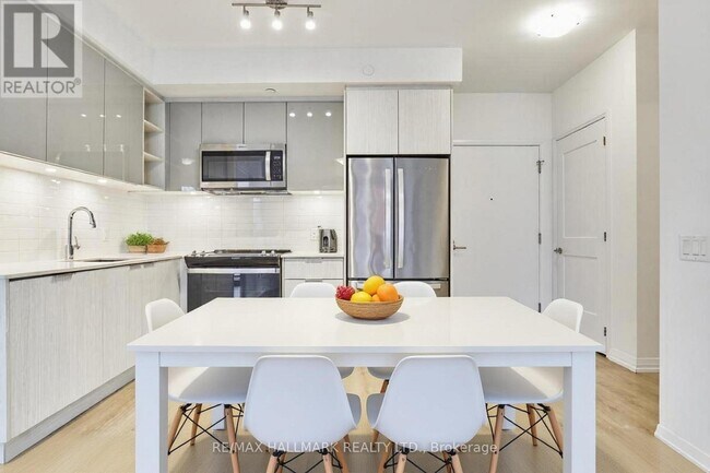 Photo du bâtiment - 50 Dunfield Ave