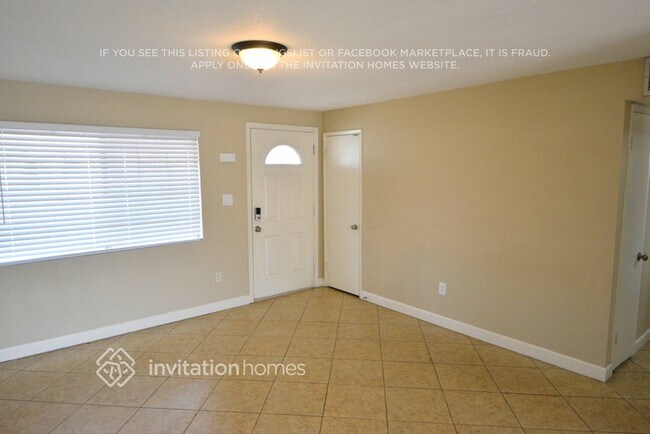 Foto del edificio - 3643 E Surrey Ave