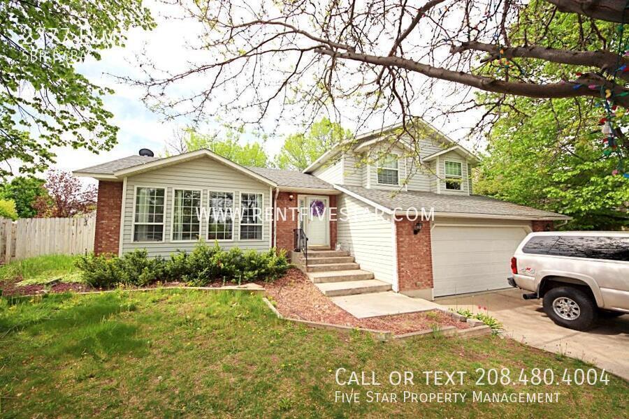 Foto principal - 2277 Elmore St
