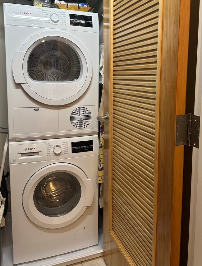 Building Photo - 1529 14th St NW