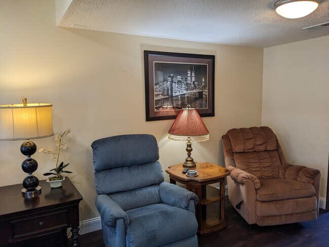 Foto del edificio - 9001 Mahogany Row SE