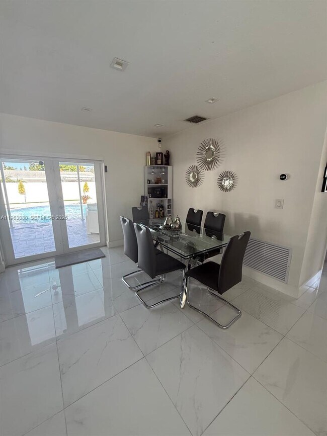 Foto del edificio - 9611 Jamaica Dr