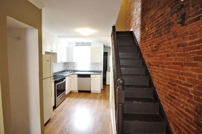 Foto del edificio - Fabulous Fells Point 1bd+Den/1ba Rowhome w...