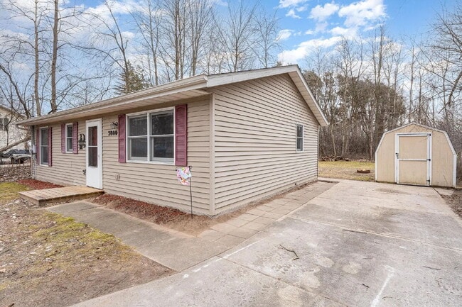 Building Photo - Peaceful 2 Bedroom Home Only $1150/Month!