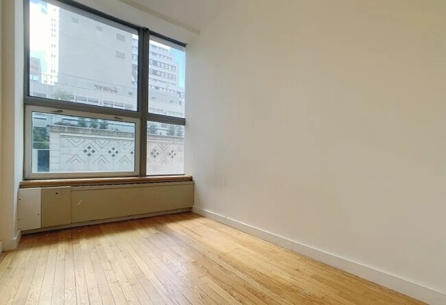 Building Photo - 102 Fulton St
