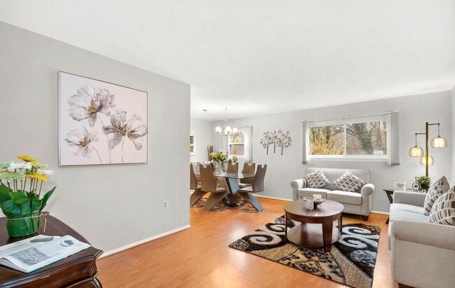 Building Photo - Fantastic 4 level home in Rockville,3br/3b...