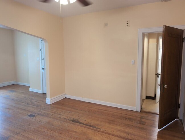 Foto del edificio - 5622 N Mango Ave