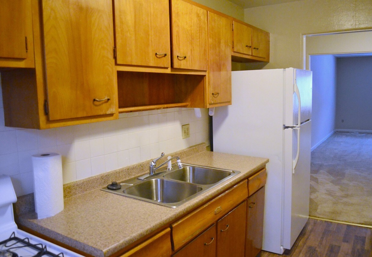 Primary Photo - 4108 Clark Ave