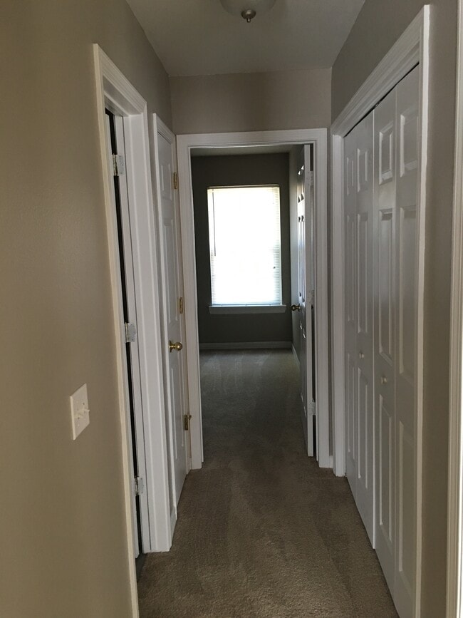 Building Photo - 38 E Saxony St