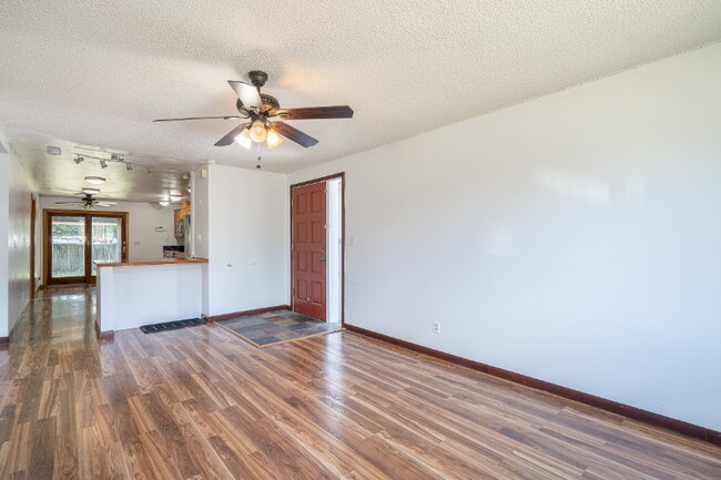 Foto del edificio - 804 Aldercrest Dr