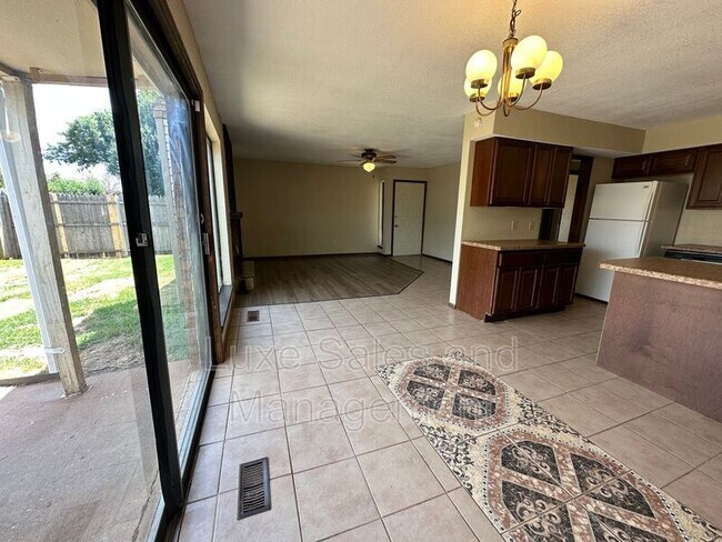 Building Photo - 3718 Southwind Ave