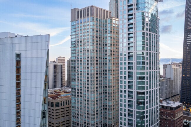 Foto del edificio - The Bristol Condominiums