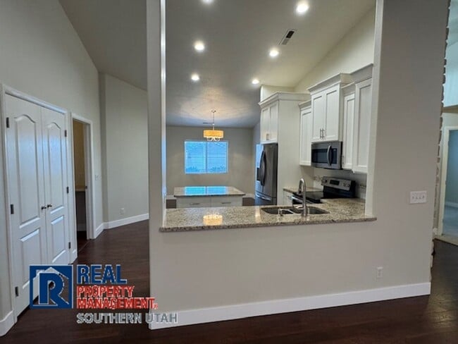 Building Photo - Sedona Hills Home