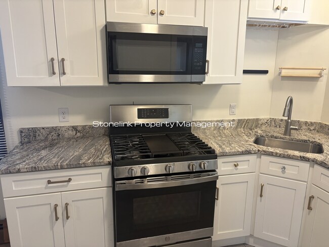 Foto del edificio - 124 Leo Ave