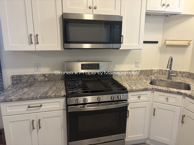 Building Photo - 124 Leo Ave