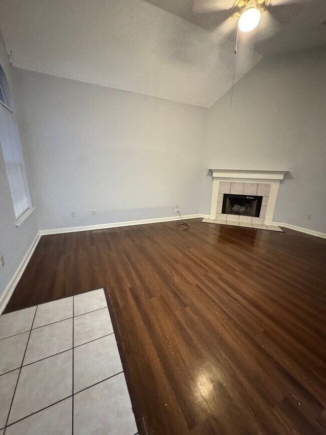 Foto del edificio - 1271 Brady Hollow Ln