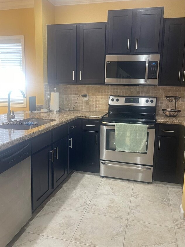 Primary Photo - 346 NE 47th Pl