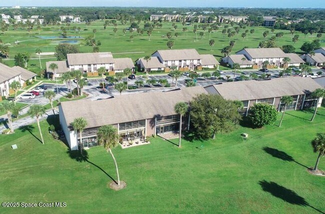 Foto del edificio - 2230 Golf Isle Dr
