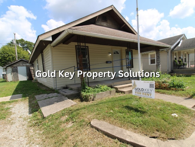 Building Photo - Fully Updated 2 BR 1 BA House with Covered...