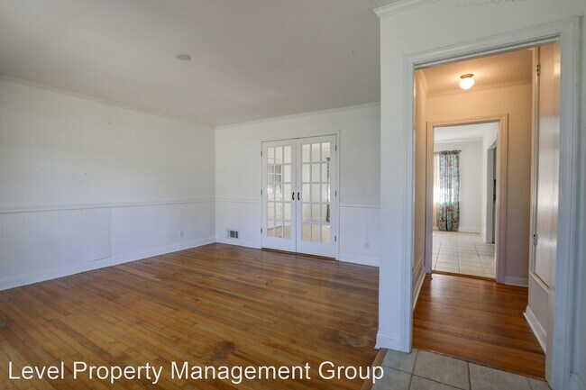 Foto del edificio - 3 br, 1.5 bath House - 602 Gayfer Ave.
