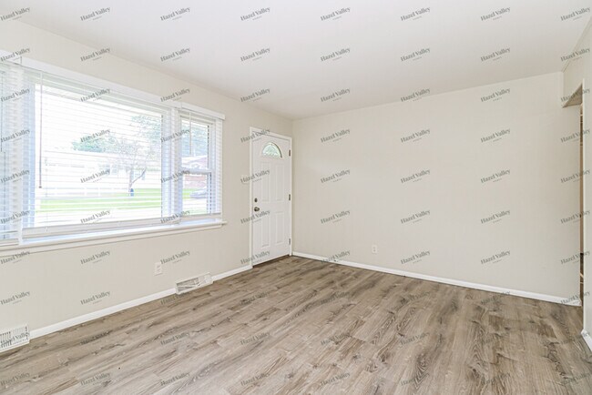 Foto del edificio - 1136 Maple Ave