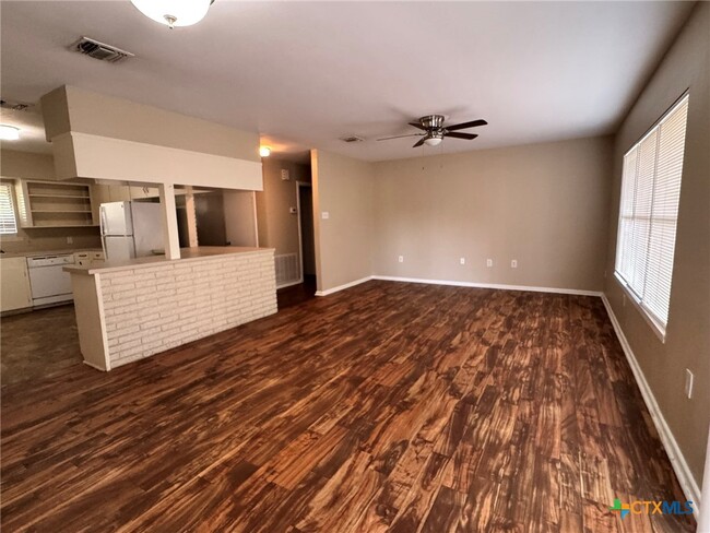 Foto del edificio - 1407 Hummingbird Ln