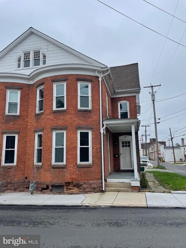 14 E Middle St, Hanover, PA 17331 Townhome Rentals in Hanover PA