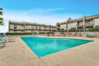 Building Photo - Lake Colony