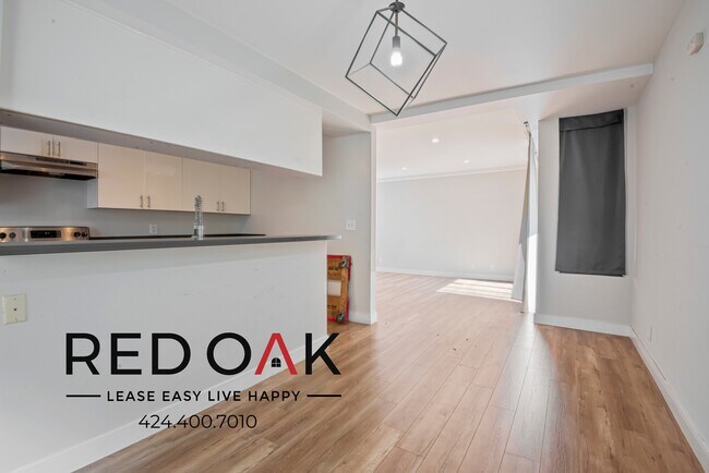 Building Photo - ~4 Weeks FREE~ Two Bedroom with Designer-S...