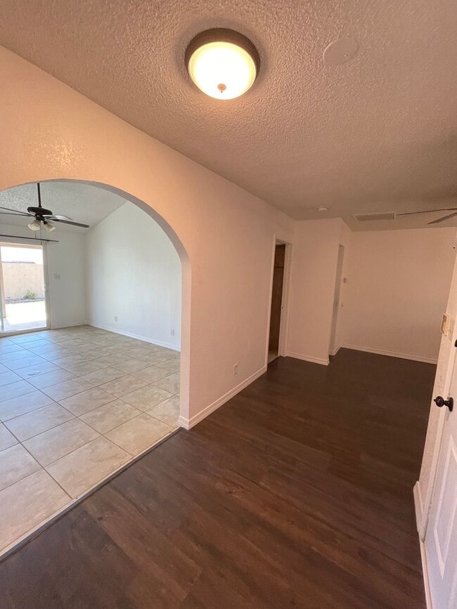 Building Photo - IMMACULATE TOWNHOUSE NEAR HOSPITAL!