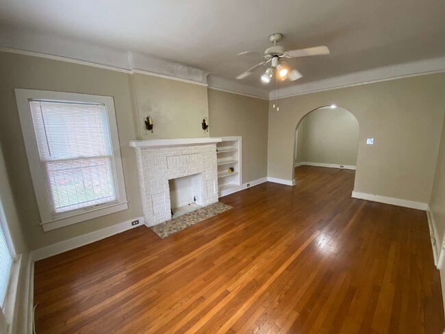 Foto del edificio - 247 E Lullwood Ave